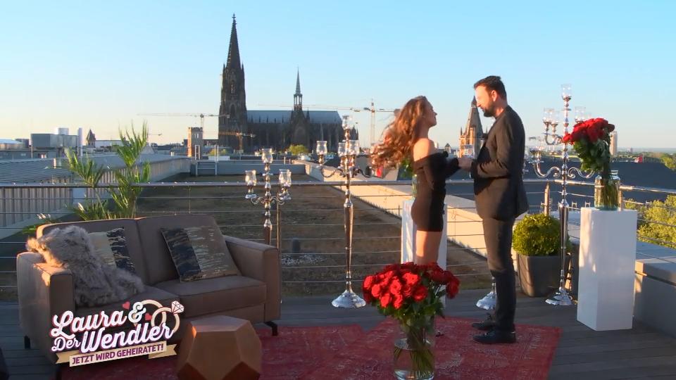 Beim Heiratsantrag fließen bei Laura Müller die Tränen
