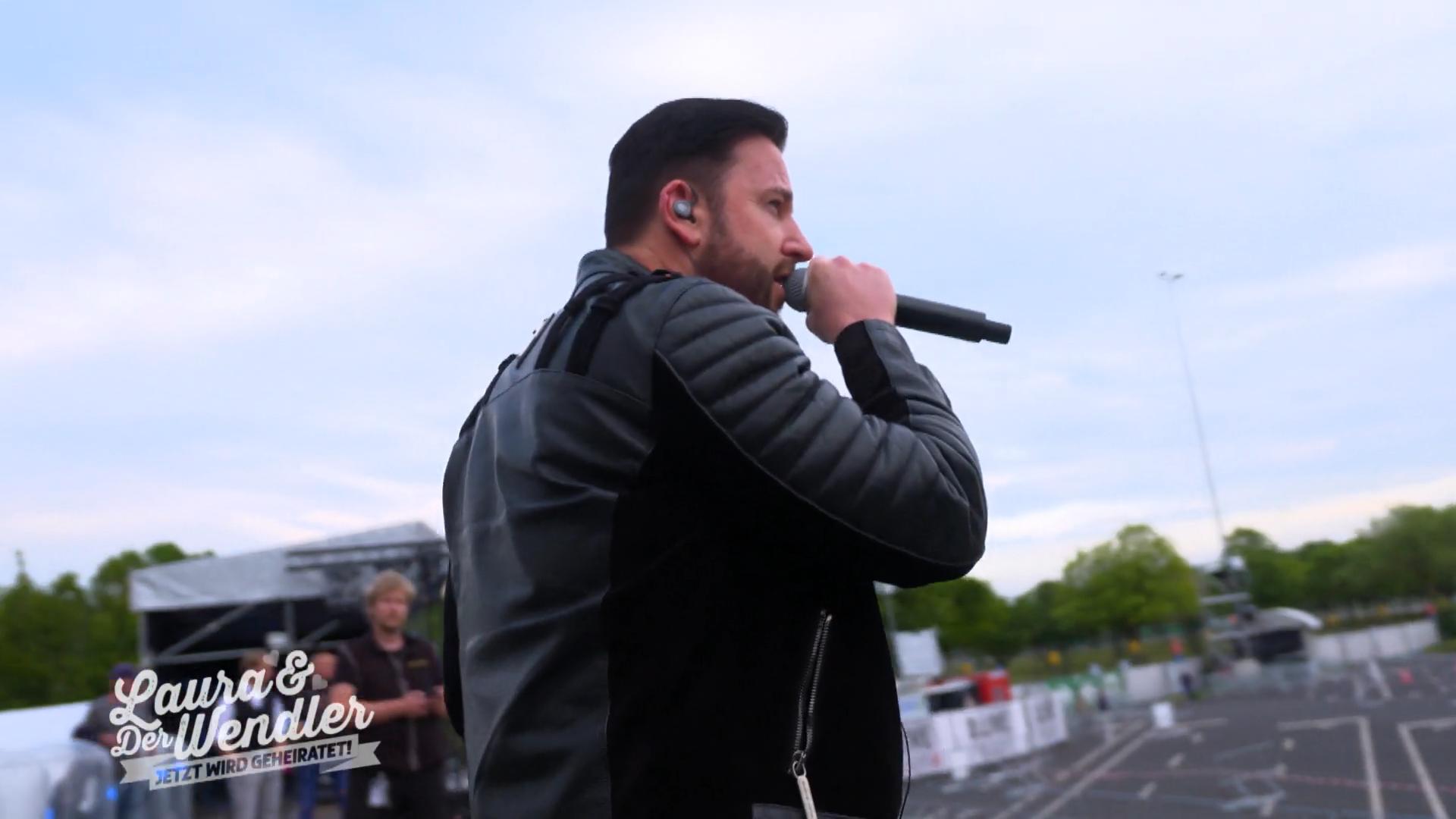 Oliver und Michael: Auftritt im Autokino