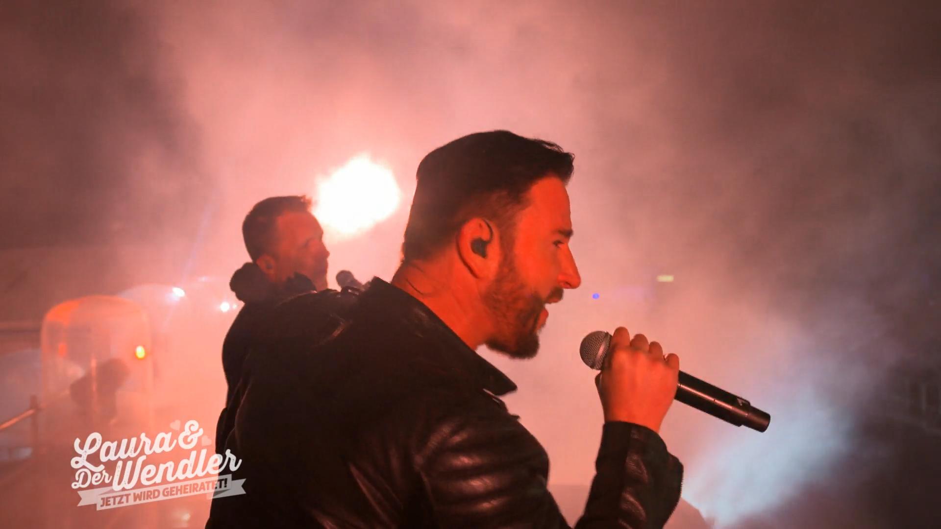 Die Show im Autokino geht los!