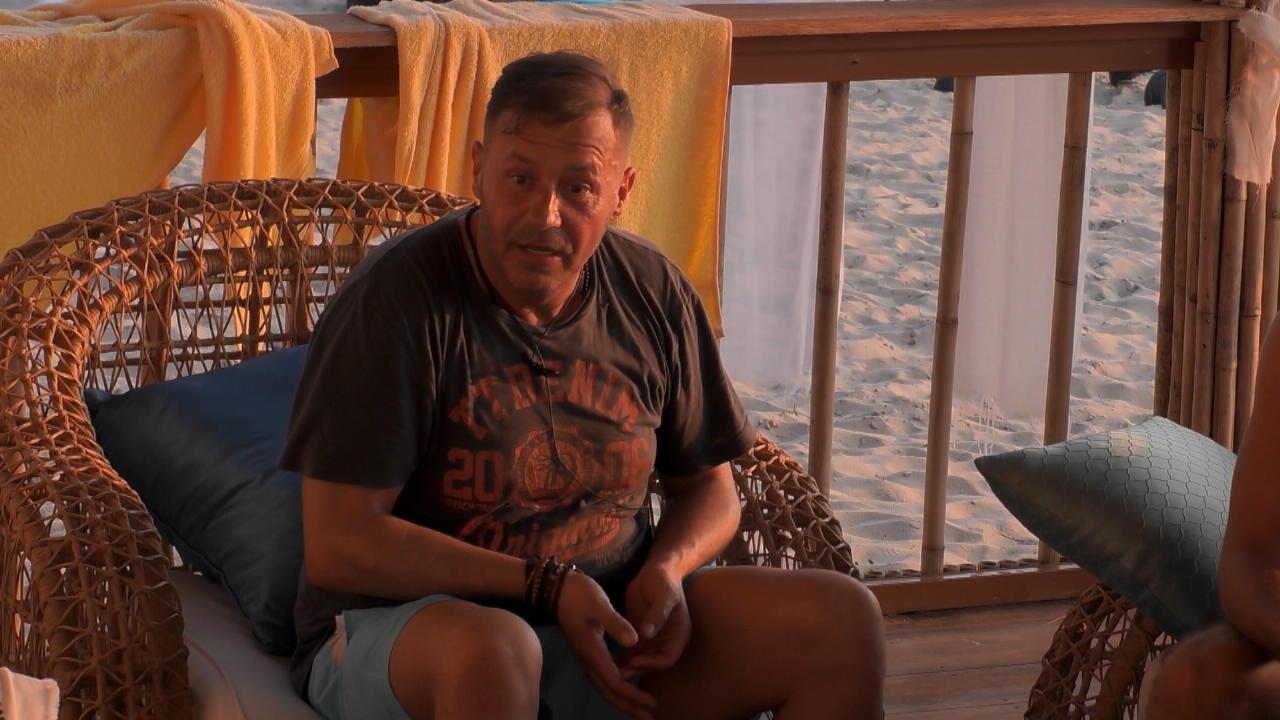 Willi Herren landet bei der Einreise im Flughafen-Knast