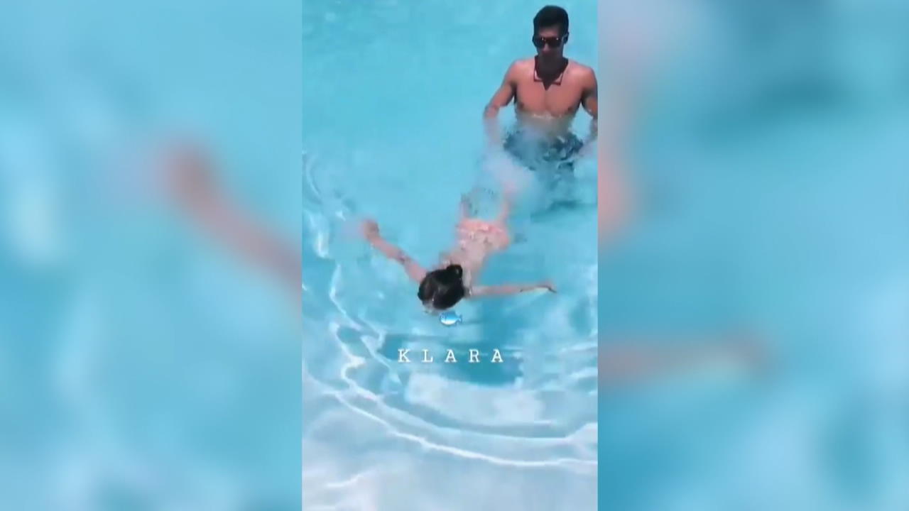 Tochter von Robert Lewandowski kann schwimmen