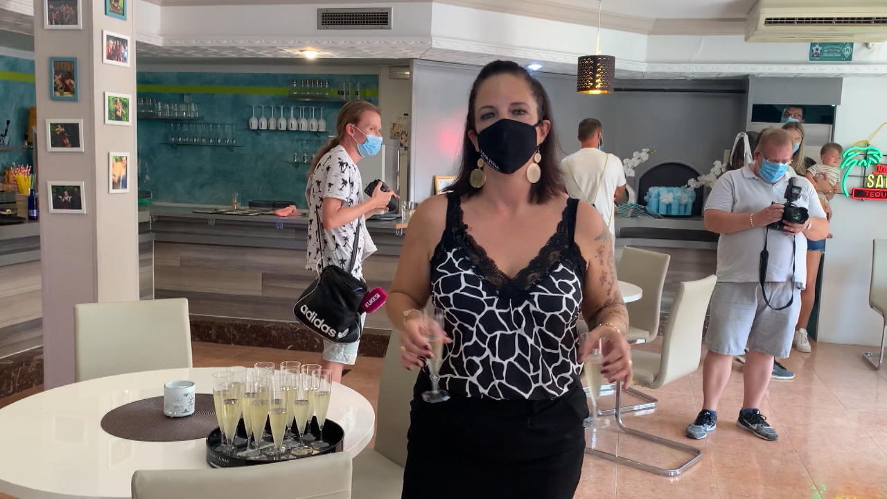 Danni Büchner happy: Die "Faneteria" öffnet wieder