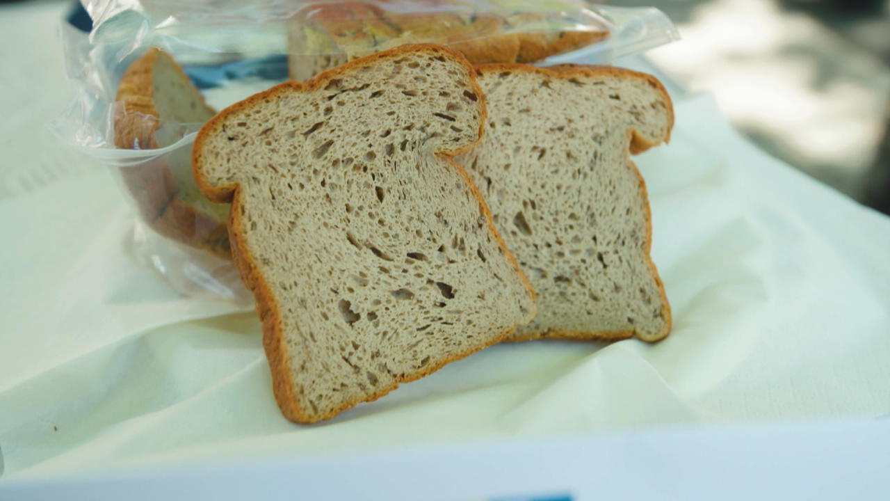 Matthias Steiner macht Low-Carb-Brot