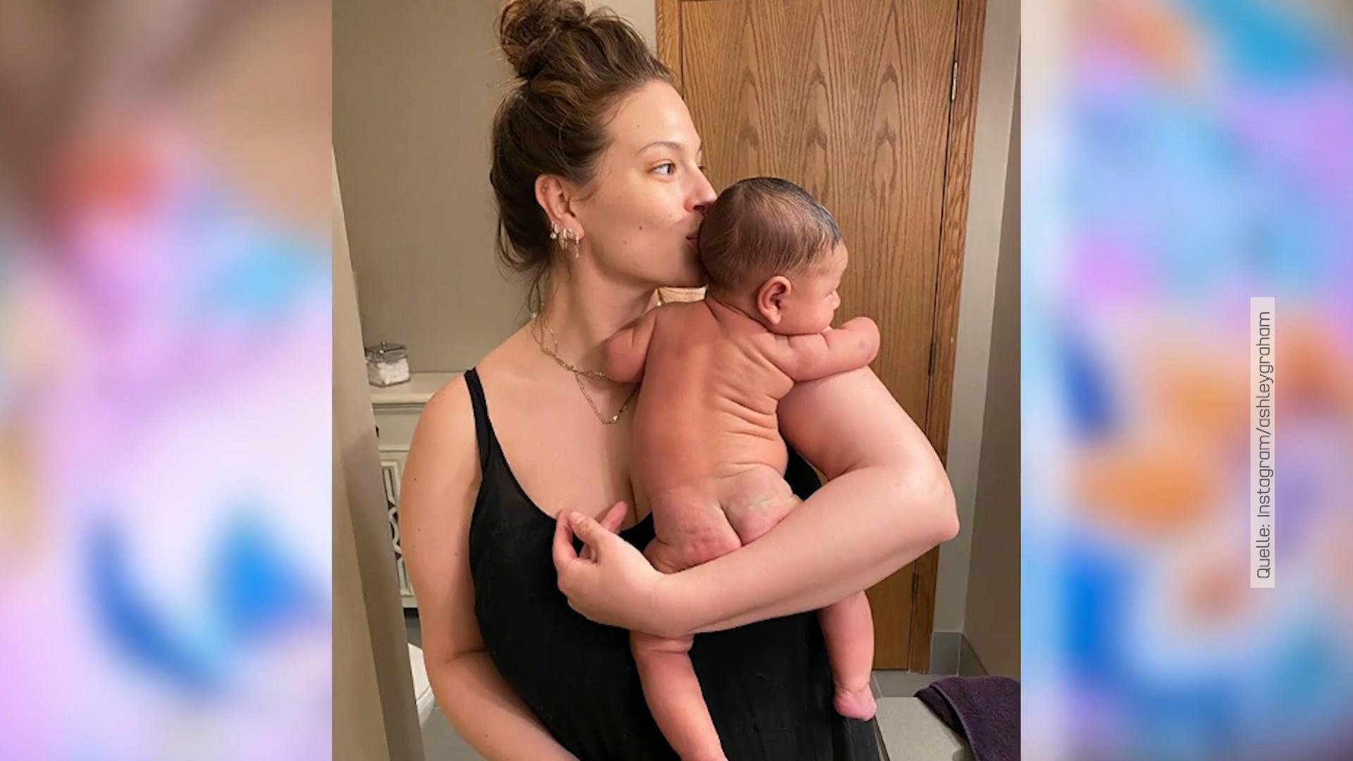 Ashley Graham zeigt Dehnungsstreifen im Bikini
