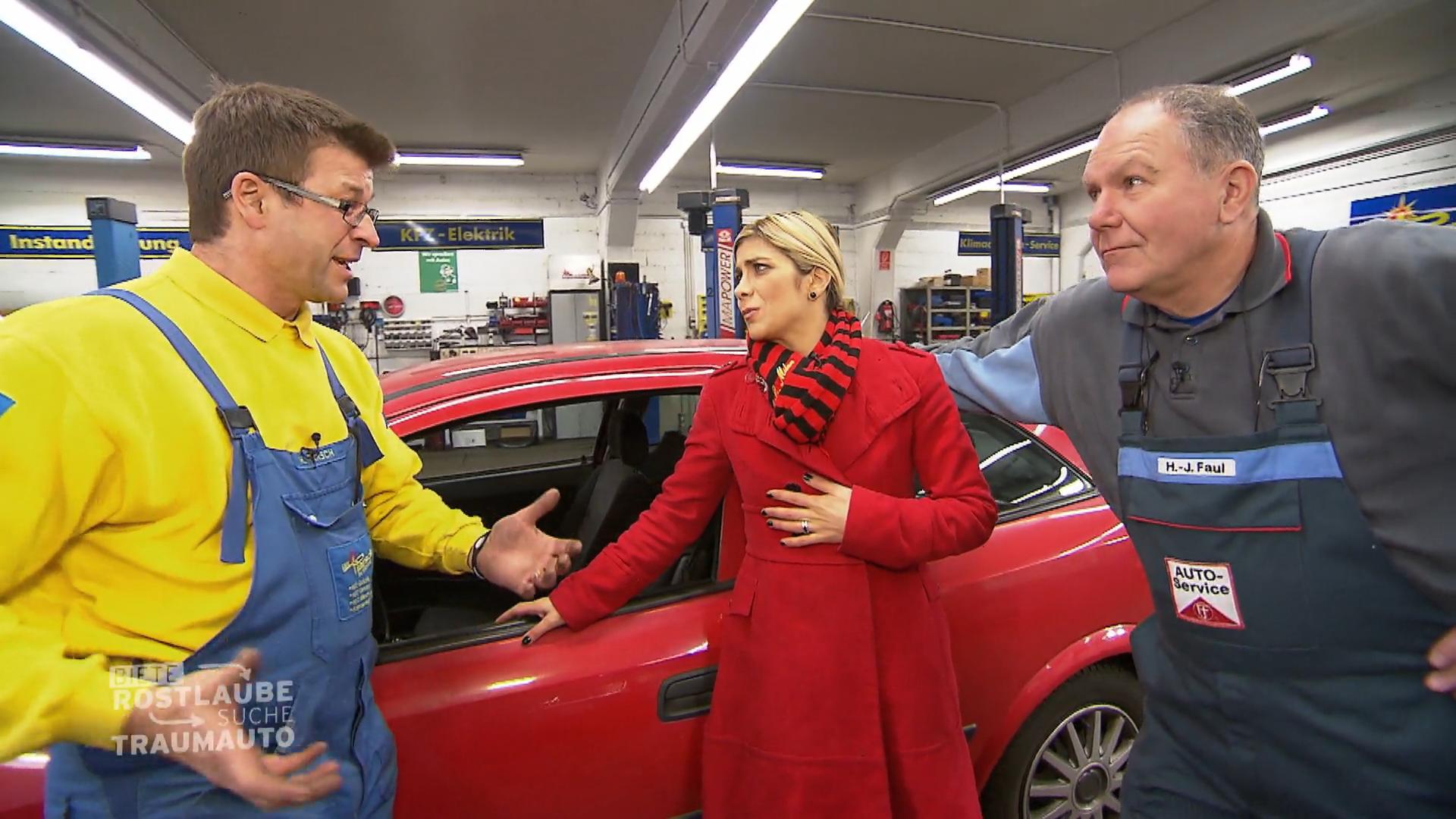 Panagiota ist mit dem Opel bei den Autodoktoren
