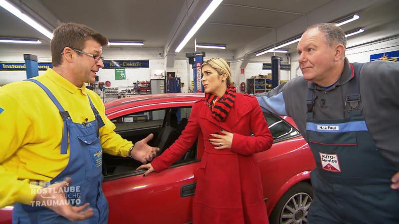 Panagiota ist mit dem Opel bei den Autodoktoren