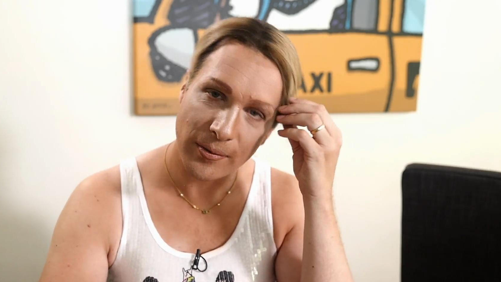 Oliver Pocher gibt die Gerda Lewis