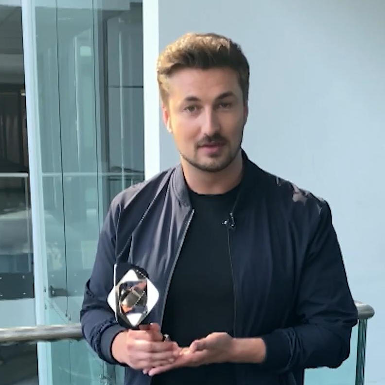 Nicolas bedankt sich und ist bei "Grill den Henssler"