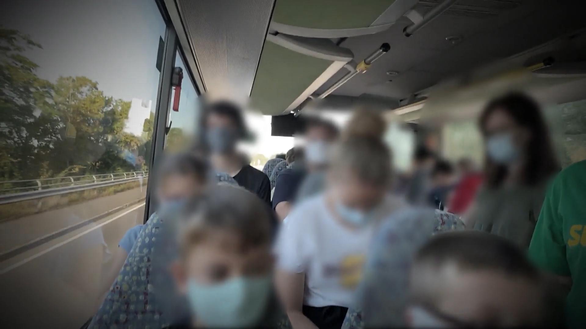 Eltern beklagen überfüllte Schulbusse