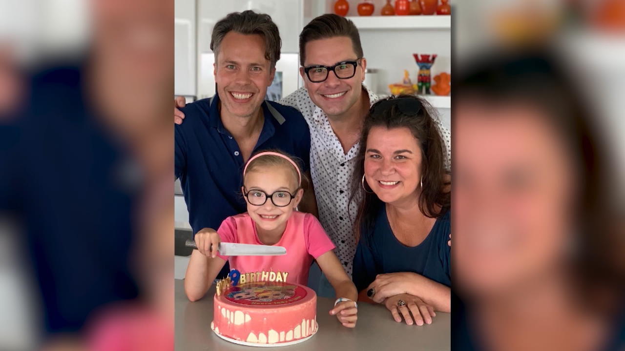 Eloy De Jong zeigt seine Regenbogenfamilie