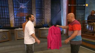 Henssler schenkt Deffi die Glücksjacke