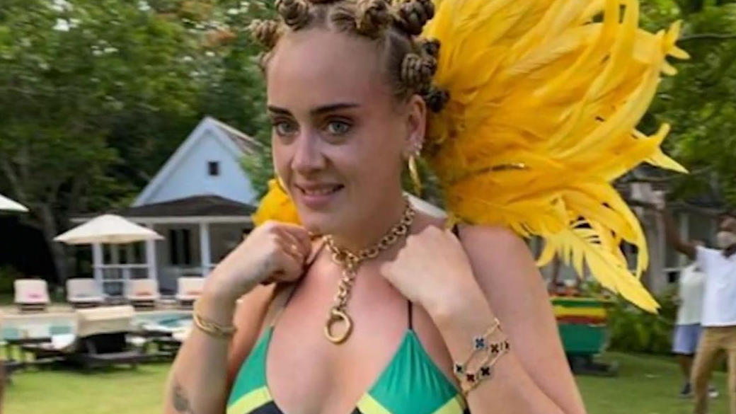 Adele mega schlank im Bikini-Top
