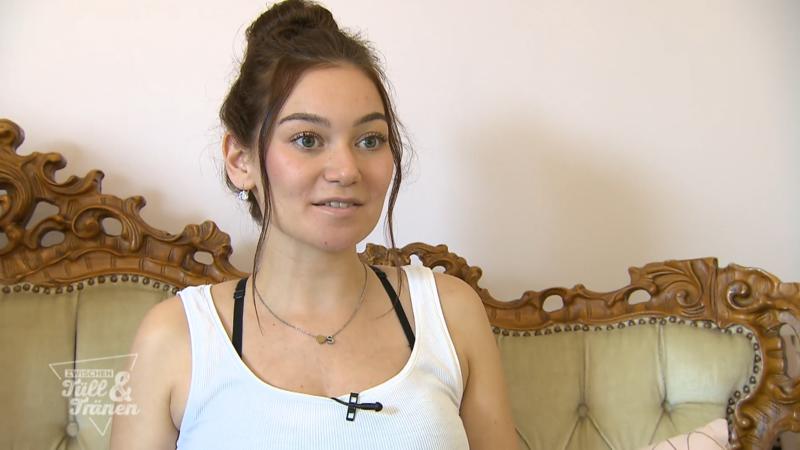 Aus Aylins Zweiteiler muss ein Kleid gezaubert werden