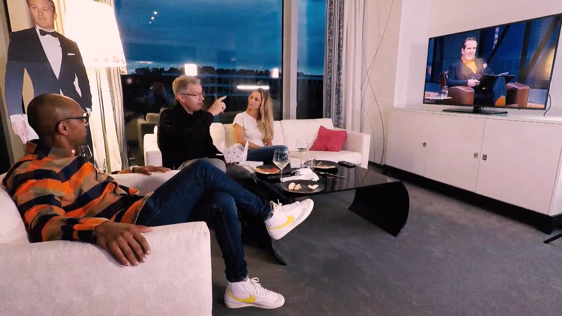 Frank Thelen schaut mit Amiaz Habtu "DHDL"