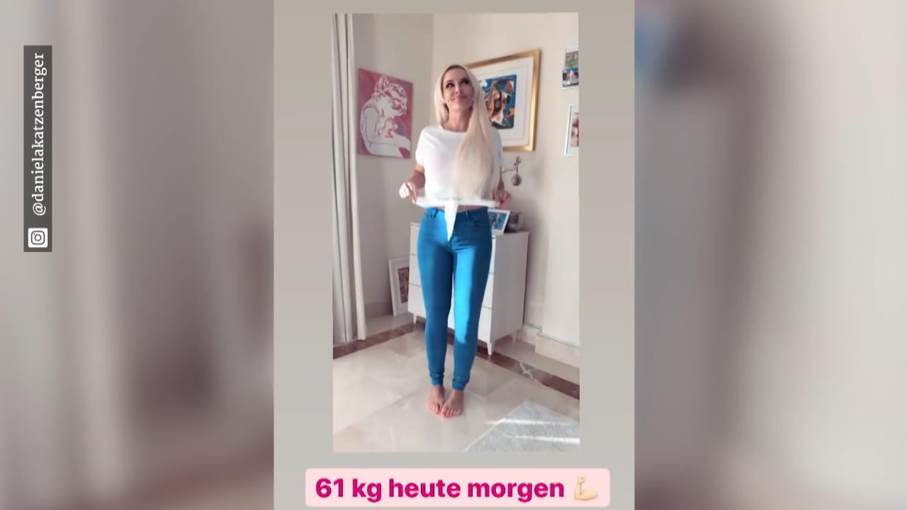 Daniela Katzenberger steigt auf die Waage