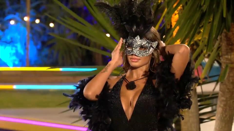 So reagieren die Boys auf den Einzug der Ex-Bachelor-Lady