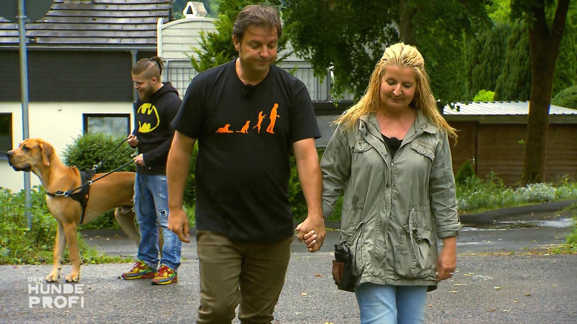 Der Hundeprofi trainiert erst Alexandra