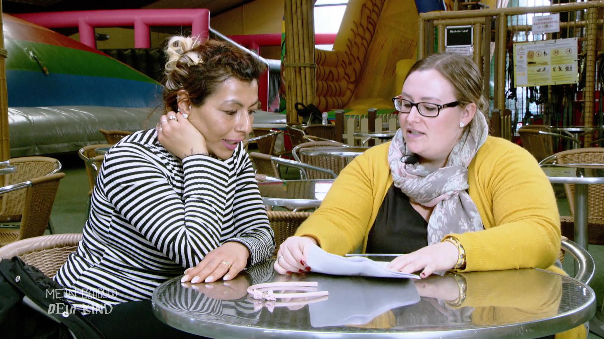 Janine rät Damla fremde Hilfe zu beanspruchen