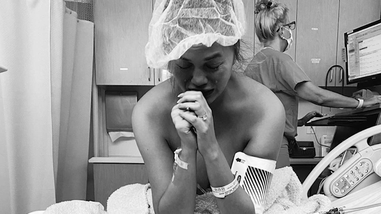 Chrissy Teigen hat ihr ungeborenes Baby verloren