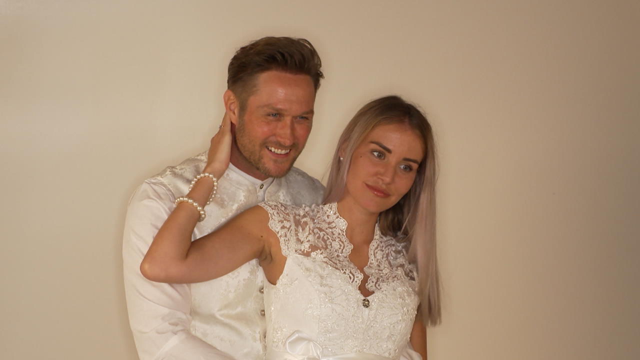 Nico Schwanz und Julia Prokopy im Baby-Glück