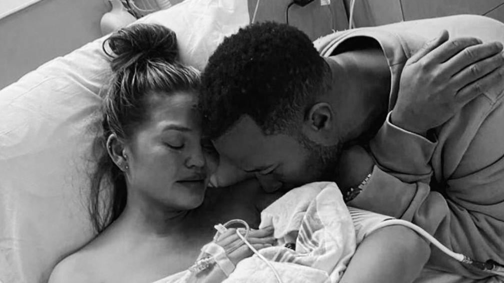 Das macht Chrissy Teigen nach ihrer Fehlgeburt