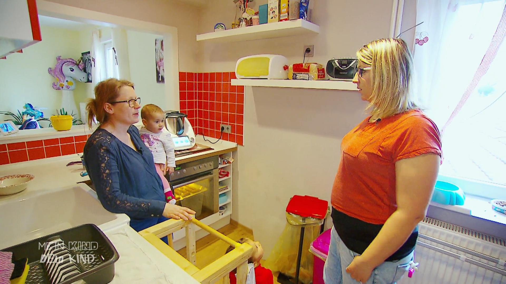 Ayla bekomt das gleiche Essen wie die Familie
