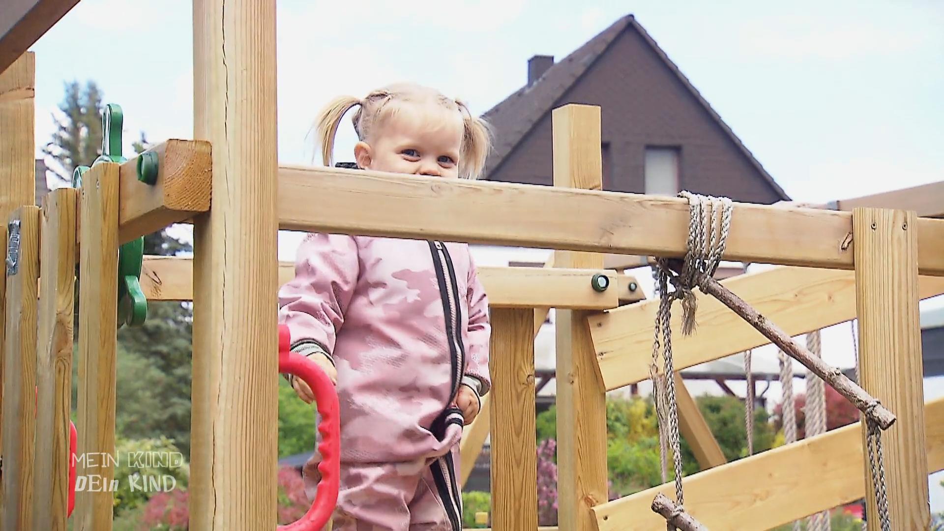 Vera geht täglich mit ihren Kindern an die frische Luft