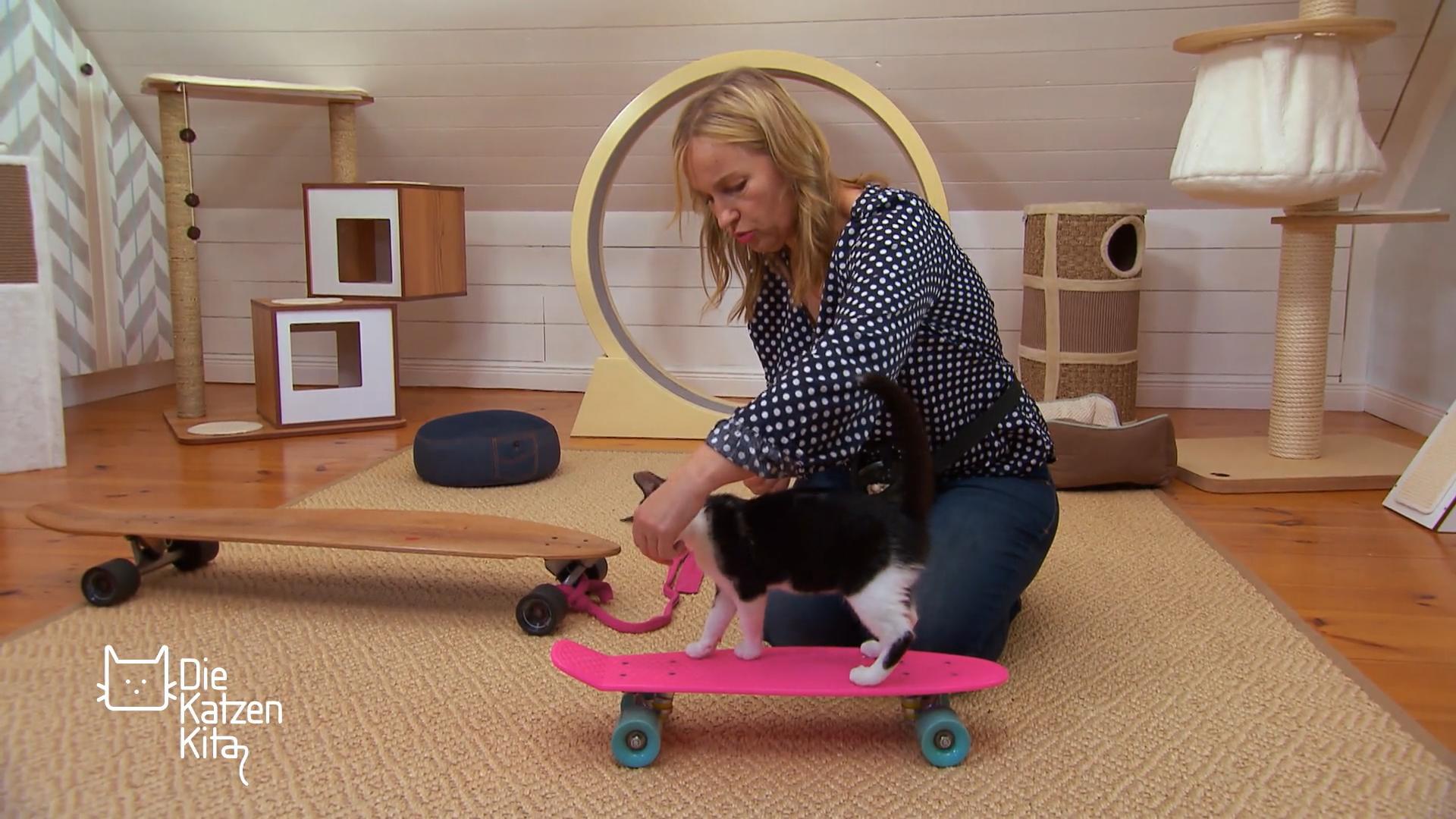 Für Cora geht es heute aufs Skateboard