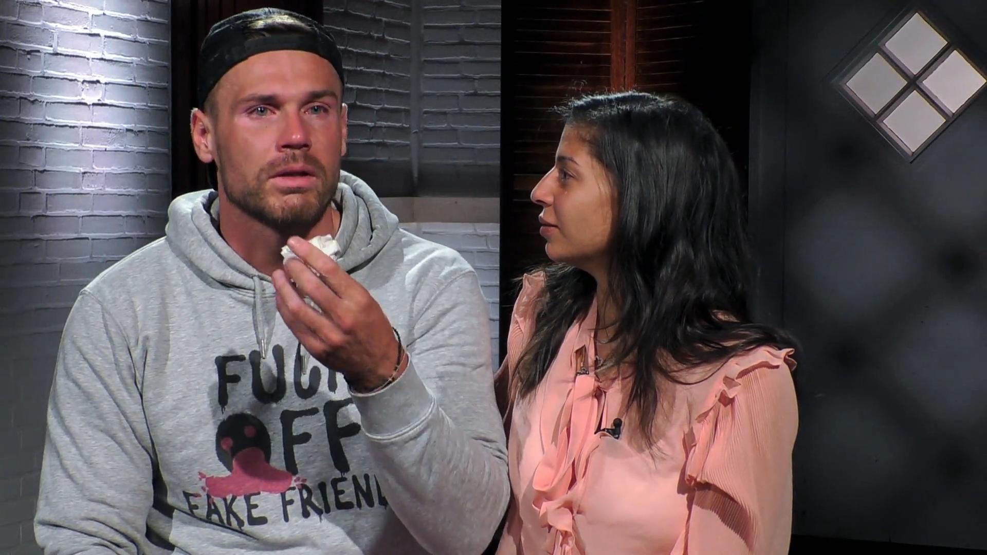 Eva Benetatou und Chris ziehen aus dem Sommerhaus aus