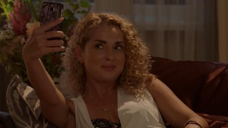 Nina macht sexy Fotos von sich