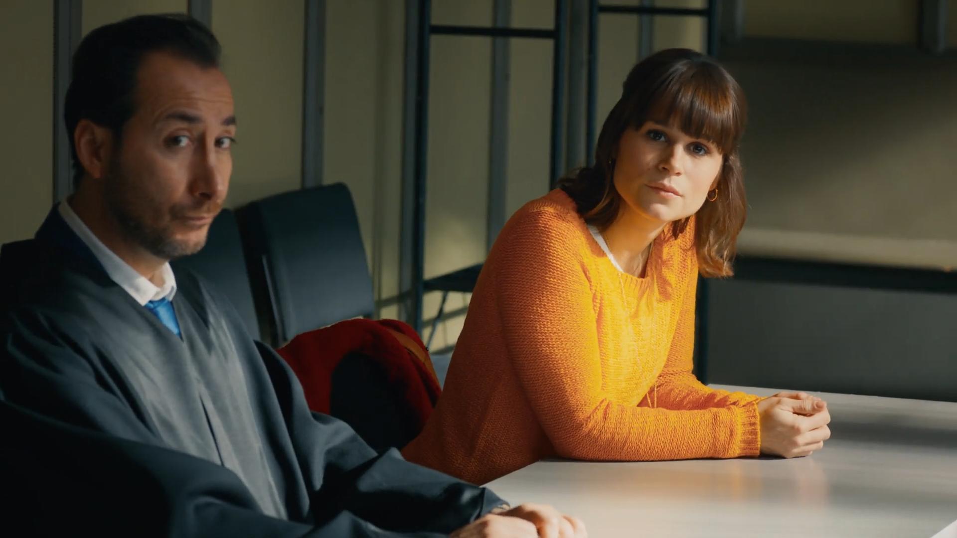 Lucie steht mit einem Bein im Knast