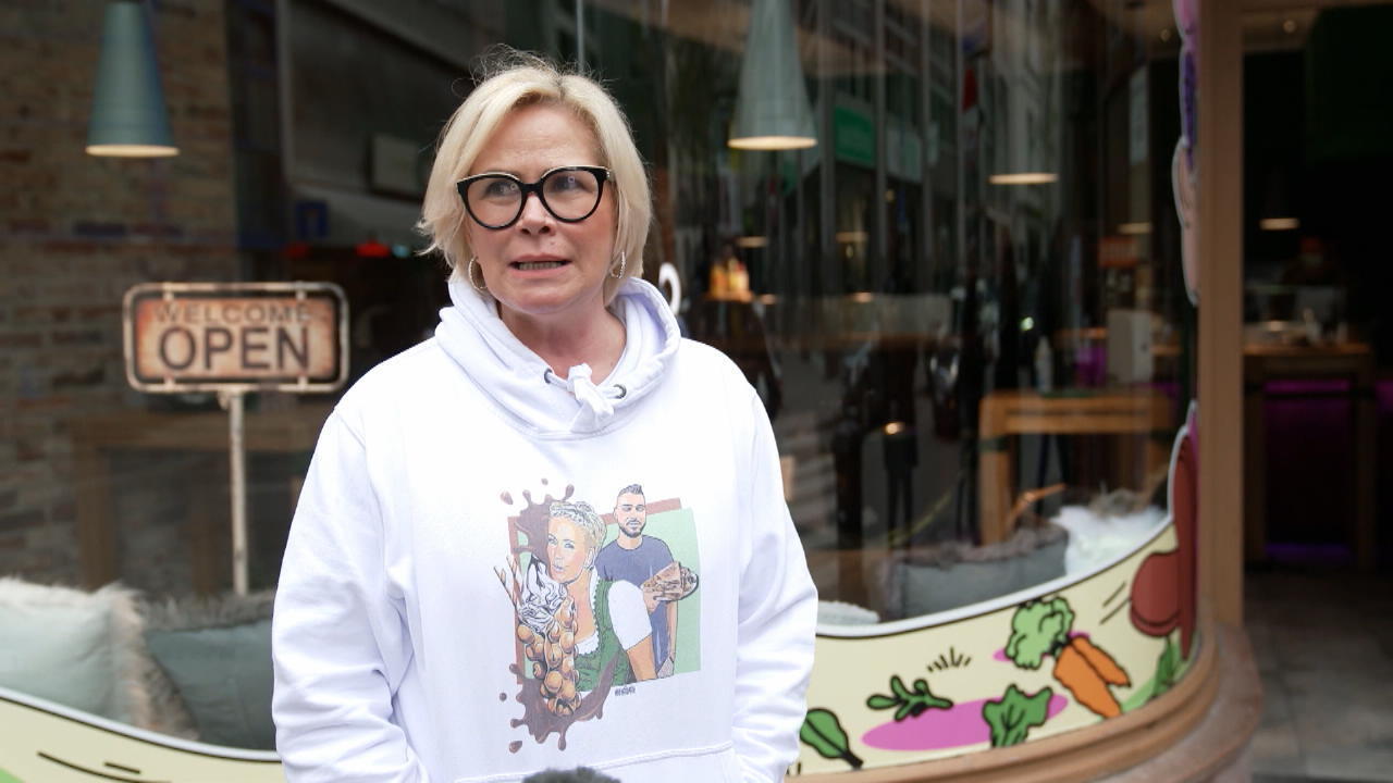 Claudia Effenberg hat einen an der Waffel