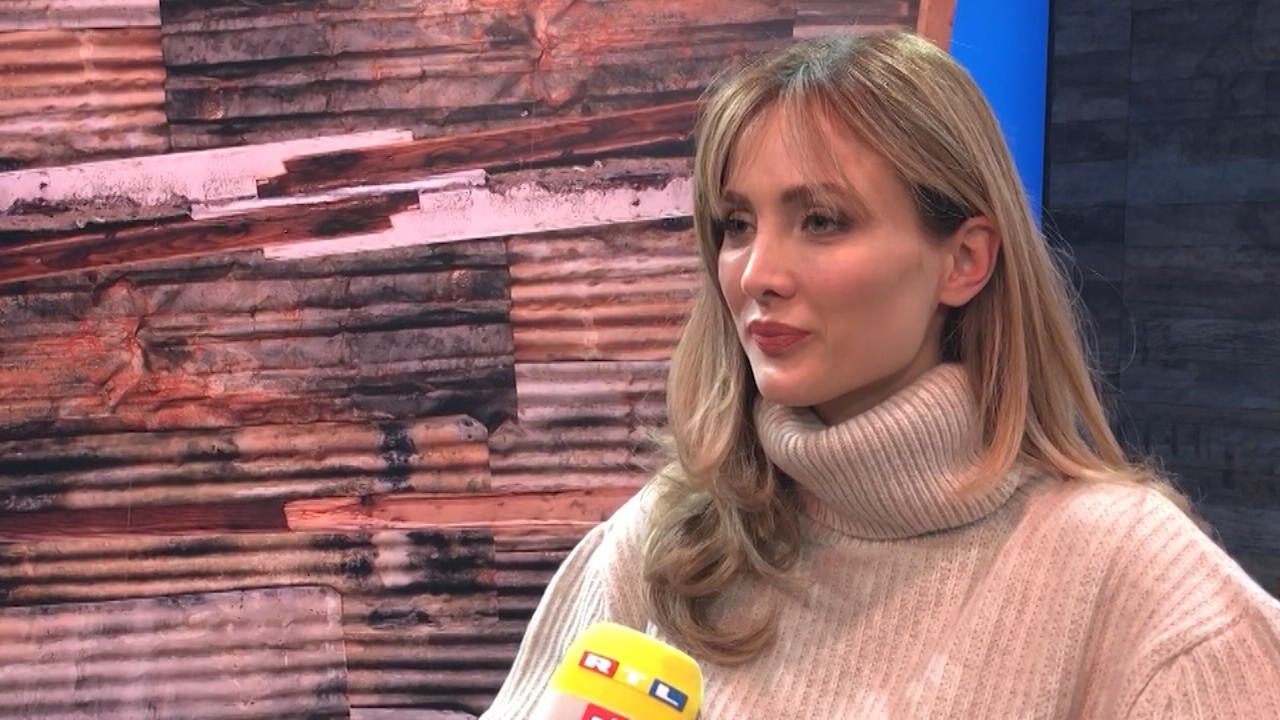 Carmushka erklärt den Namen ihrer Tochter