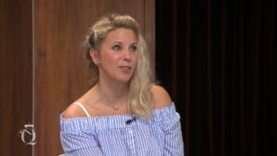 Claudias farbenfroher Look ist eine große Überraschung