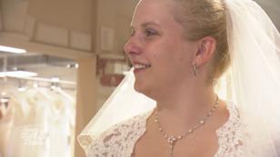 Profi Ester trifft mit ihrer Kleiderwahl ins Schwarze