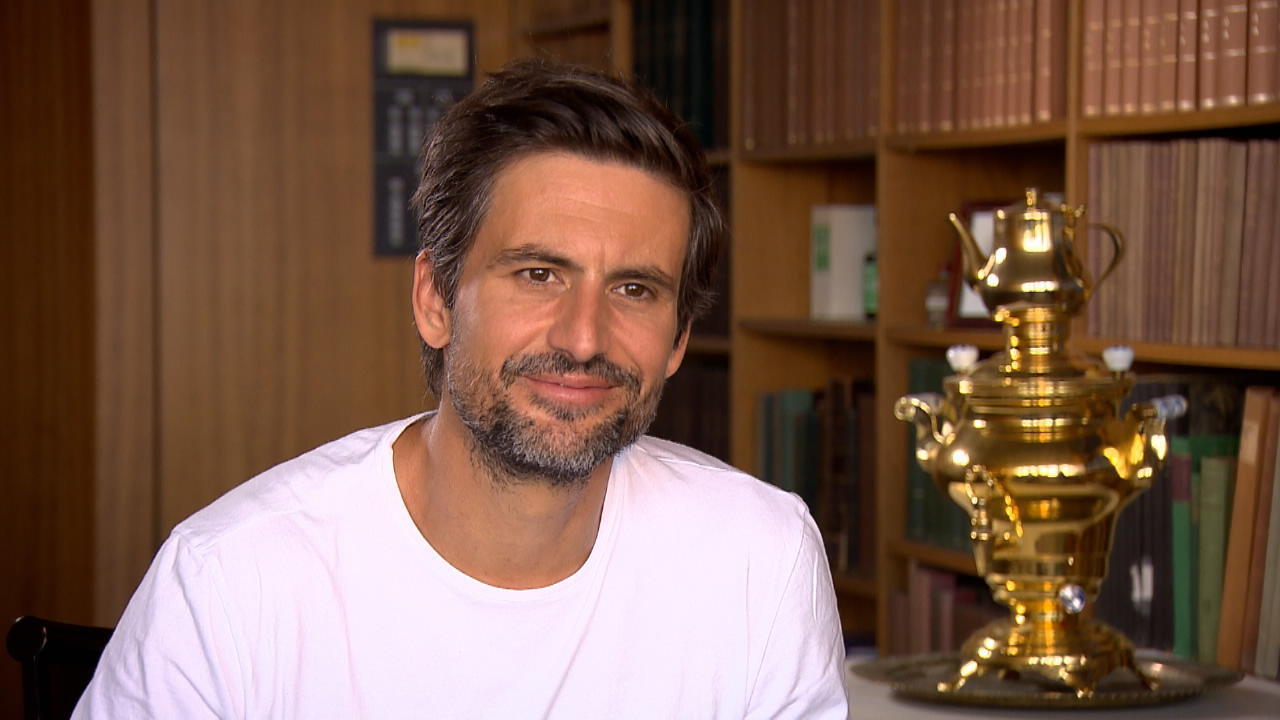 Tom Beck ist der Neue bei „Schwester, Schwester“