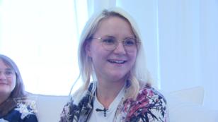 Braut Ira ist die Meinung ihrer Familie sehr wichtig