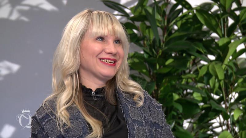 Nora stellt sich dem Urteil ihrer vier Konkurrentinnen