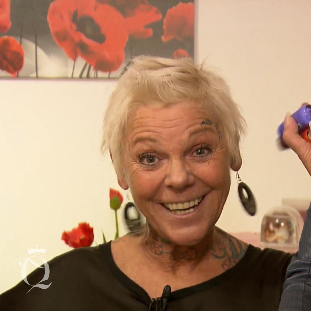 Andrea würde gerne Guidos Nägel machen