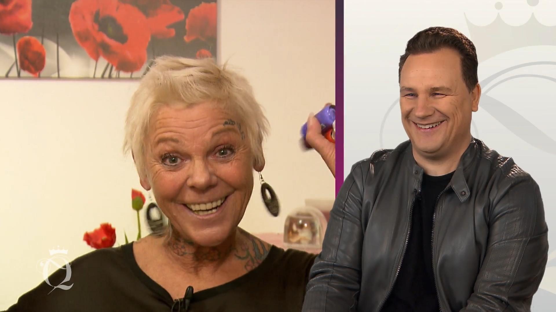 Andrea würde gerne Guidos Nägel machen