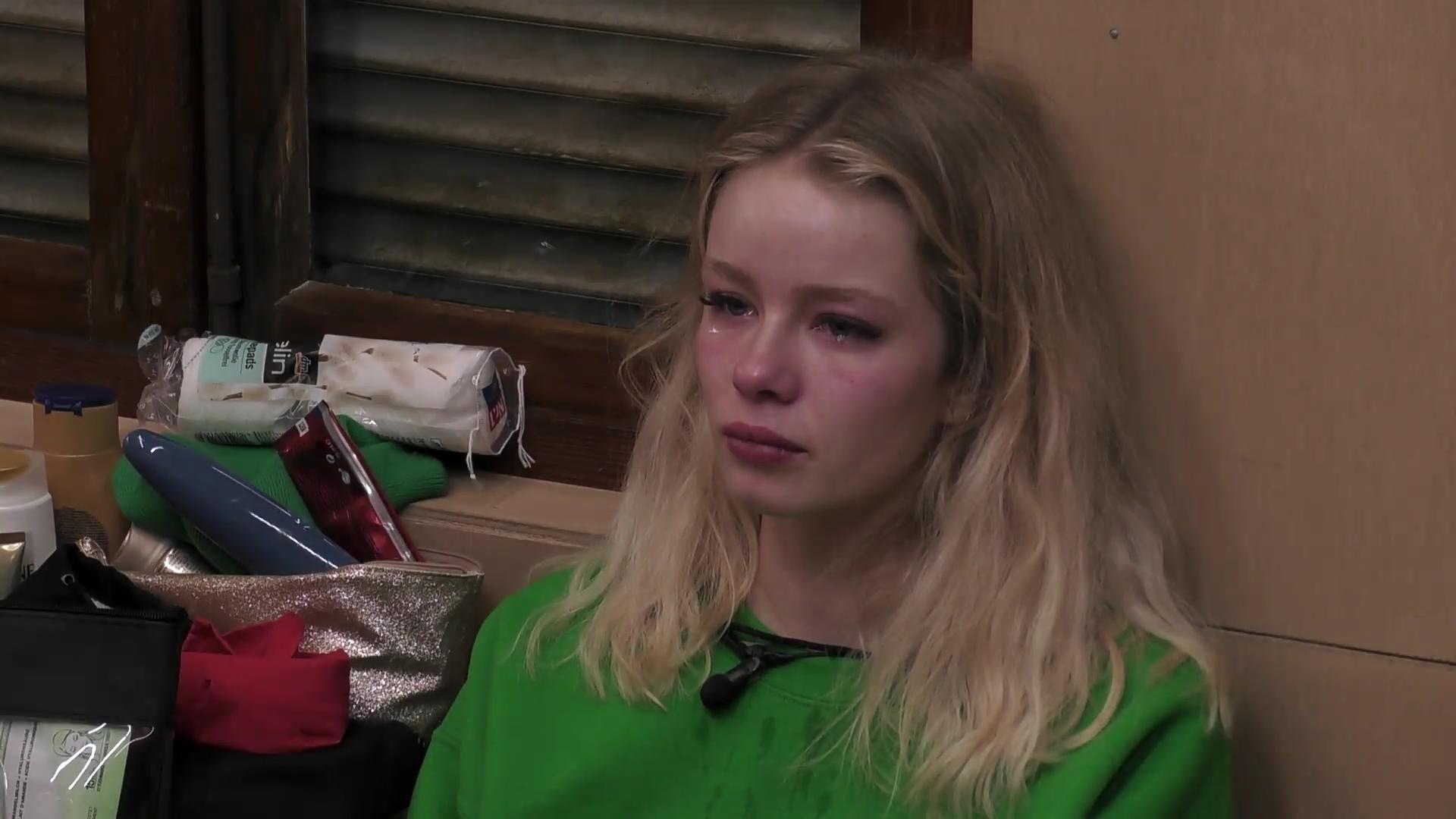Zoe Saip weint bittere Tränen