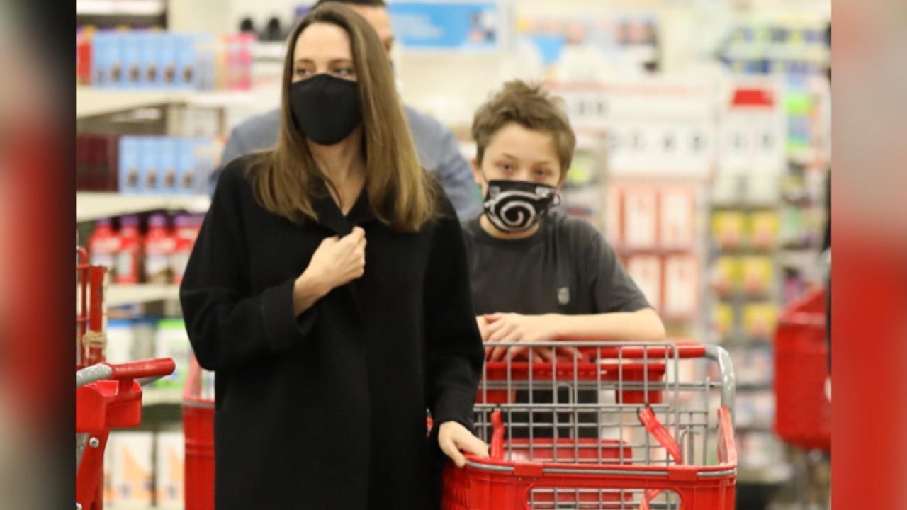 Angelina Jolie & Sohn Knox herrlich normal