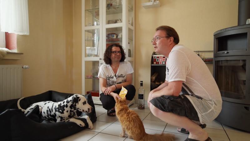 Wie geht es Travestiehund Sir Henry?