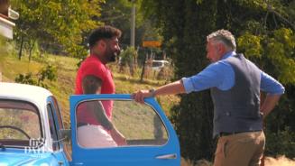 Özcan zeigt, was er hat 