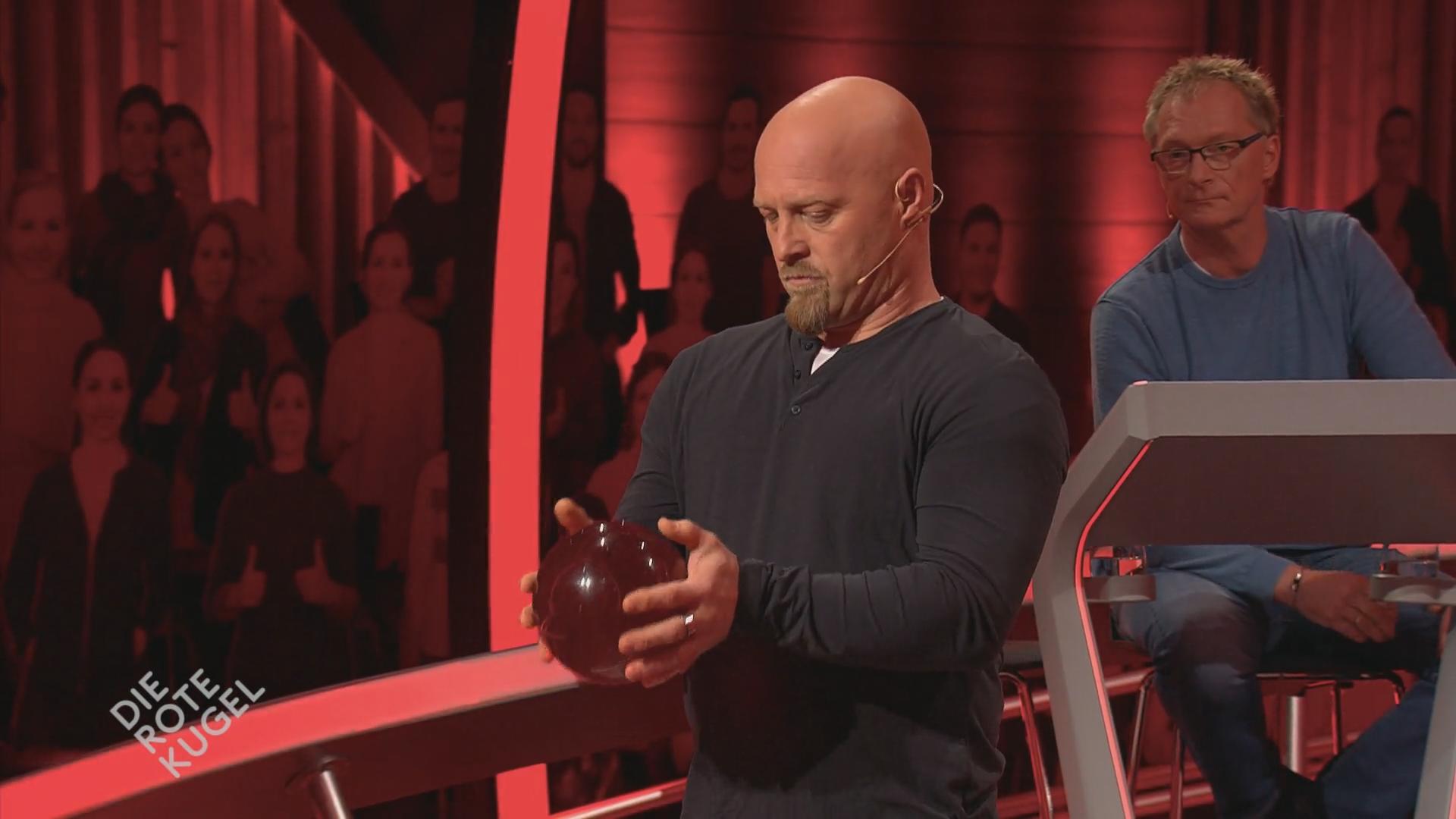 Die erste rote Kugel wird gespielt