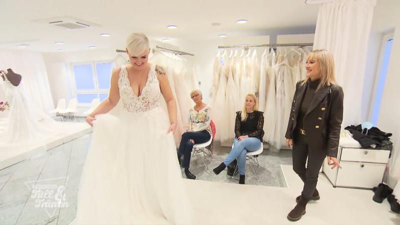 Julias kritischem Blick entgeht kein Detail