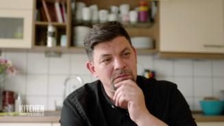 Mälzer muss bei Wulfs Familie kochen