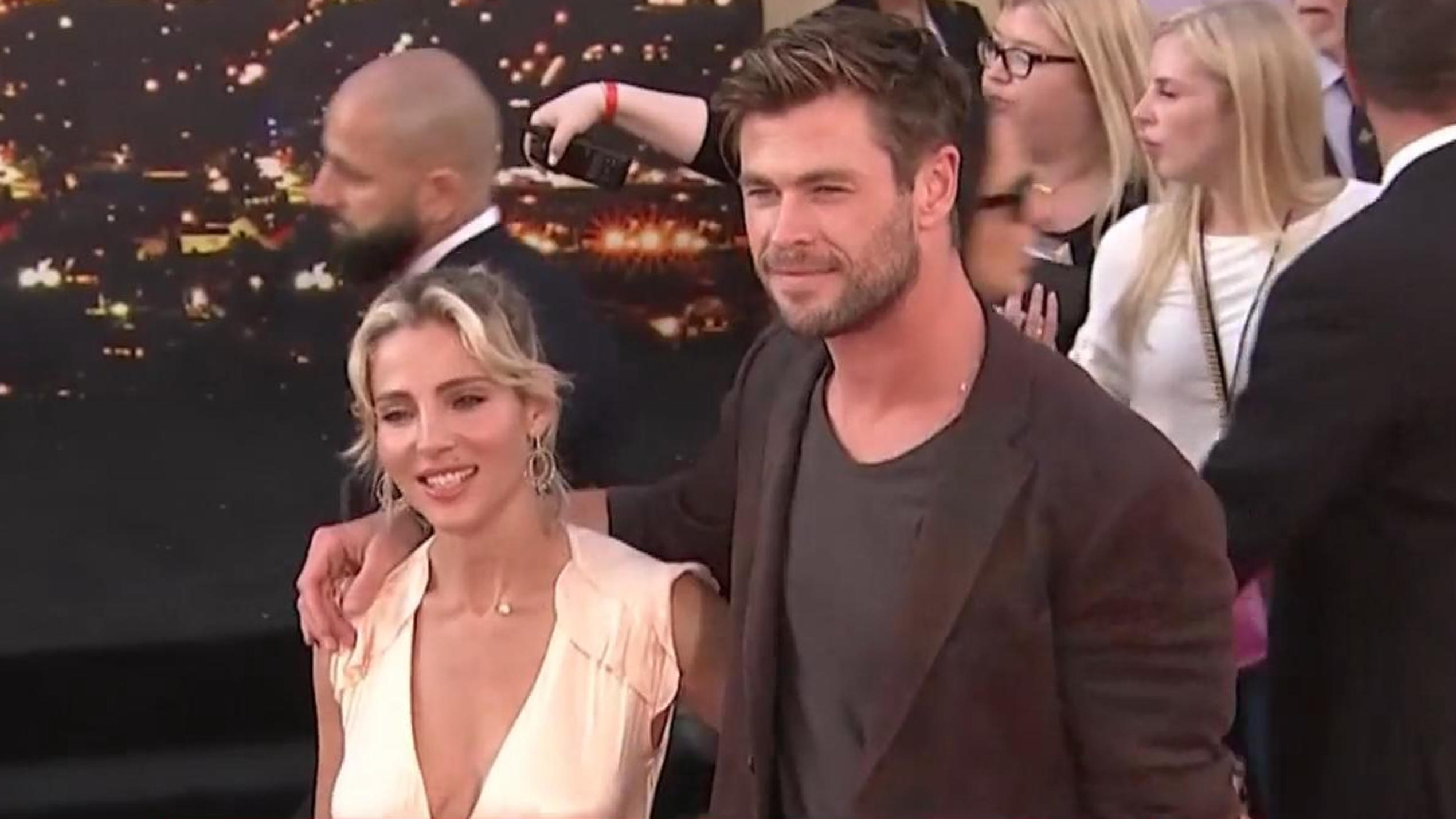 Familien Ausflug Marvel Star Chris Hemsworth Geniesst Zeit Mit Frau Elsa Und Den Kids