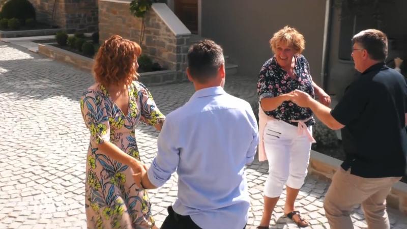 Angelika und Michael bekommen privaten Tanzunterricht