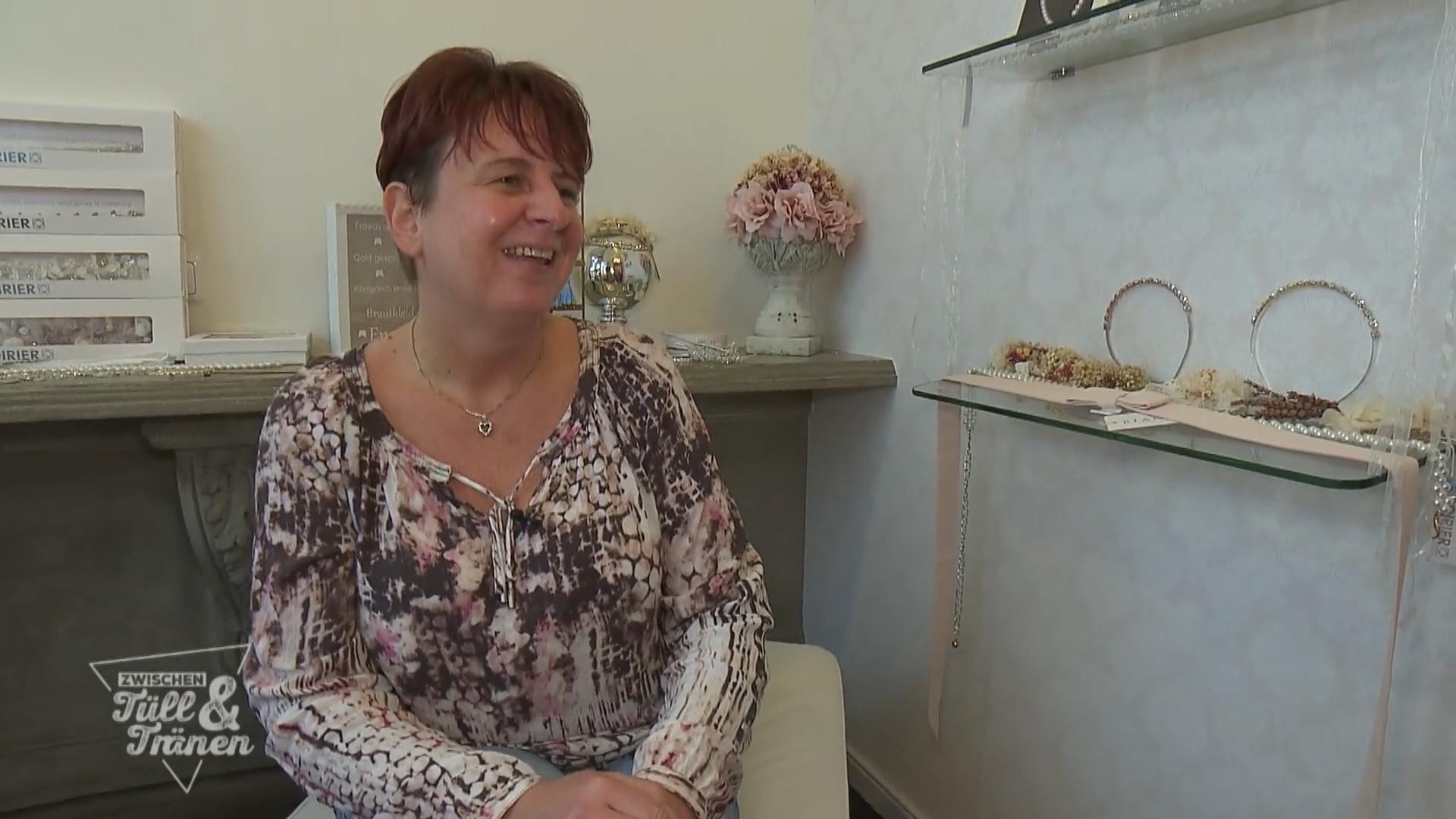 Braut Monique will in Signalfarbe heiraten